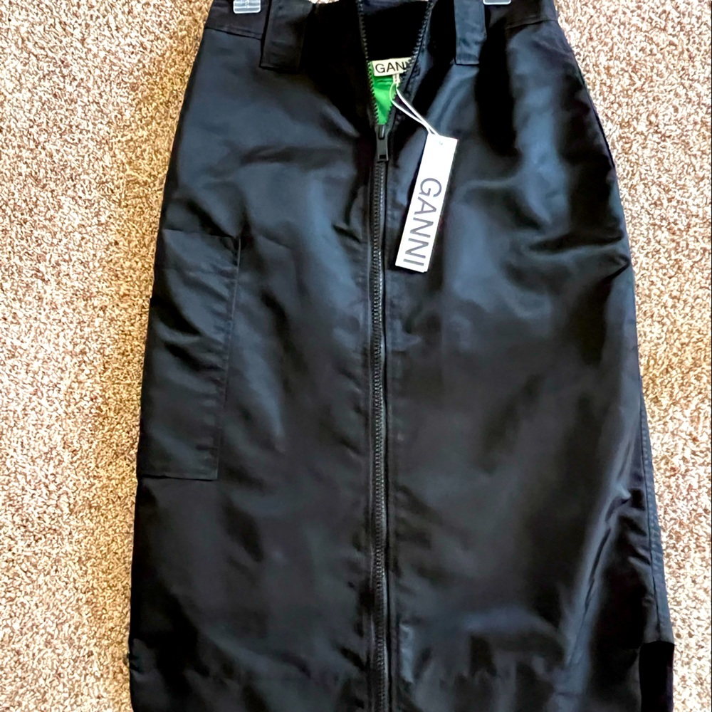 Brand new Ganni black zip front lined size 36 skirt. Never worn.